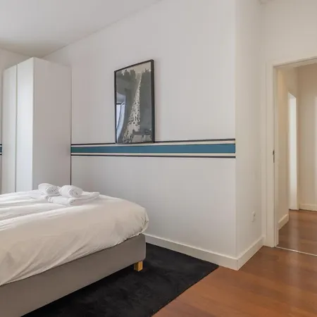 Lägenhet Spacious, Family Friendly 3br & 3wc. Ac/heating.