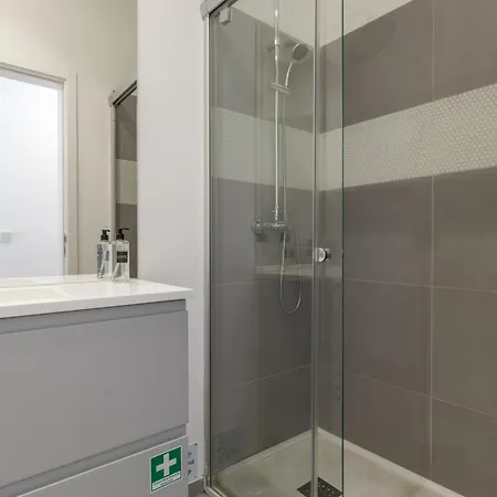 Lägenhet Spacious, Family Friendly 3br & 3wc. Ac/heating. *