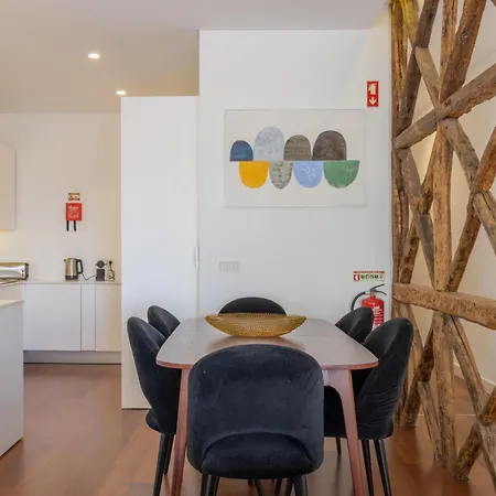 Spacious, Family Friendly 3br & 3wc. Ac/heating. *