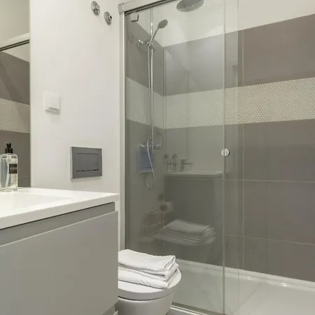 Апартаменты Spacious, Family Friendly 3br & 3wc. Ac/heating. *