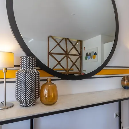 Spacious, Family Friendly 3br & 3wc. Ac/heating. *