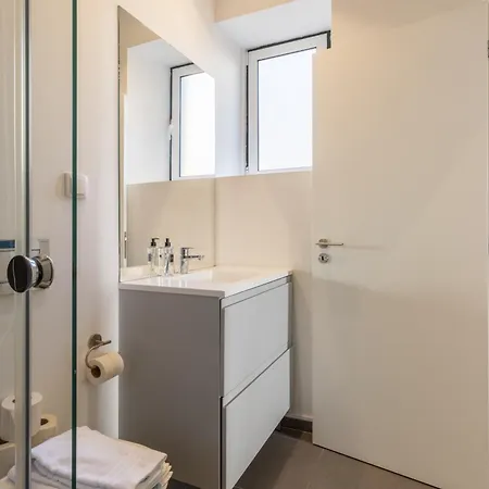 Апартаменты Spacious, Family Friendly 3br & 3wc. Ac/heating. *