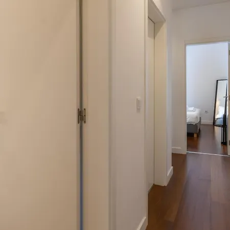 Spacious, Family Friendly 3br & 3wc. Ac/heating. דירה *