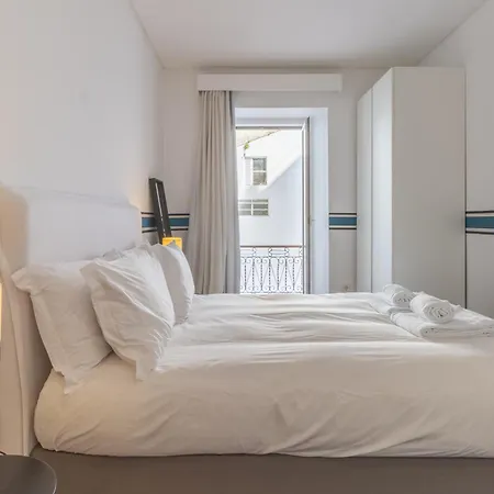 Spacious, Family Friendly 3br & 3wc. Ac/heating. דירה ליסבון