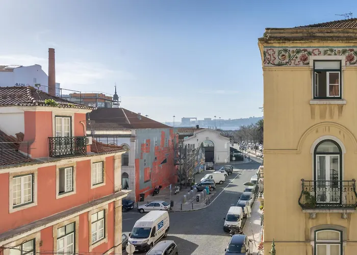 Spacious, Family Friendly 3br & 3wc. Ac/heating. Apartment Lisbon