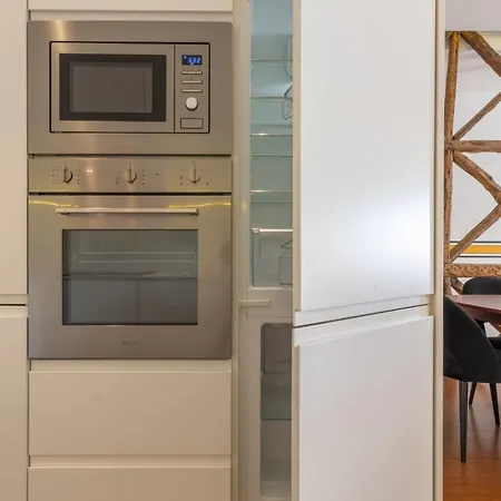アパート Spacious, Family Friendly 3br & 3wc. Ac/heating. リスボン