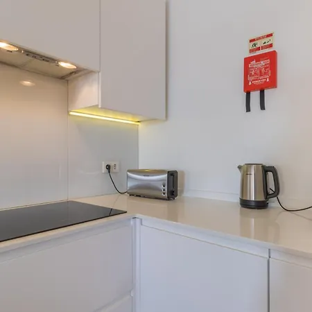 Spacious, Family Friendly 3br & 3wc. Ac/heating. アパート