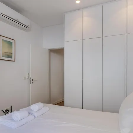 アパート Spacious, Family Friendly 3br & 3wc. Ac/heating. リスボン