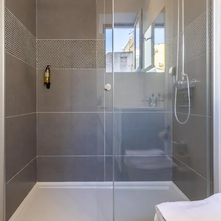 Spacious, Family Friendly 3br & 3wc. Ac/heating. *