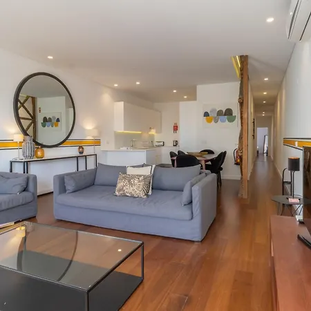 Spacious, Family Friendly 3br & 3wc. Ac/heating.